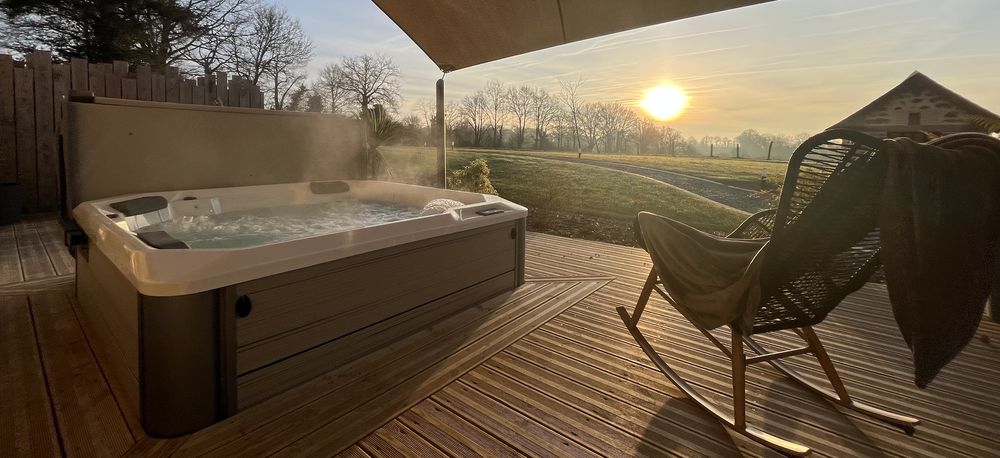 La Douce Halte Terrasse Manaë au lever du soleil chambre d'hôtes gîte Mayenne 53