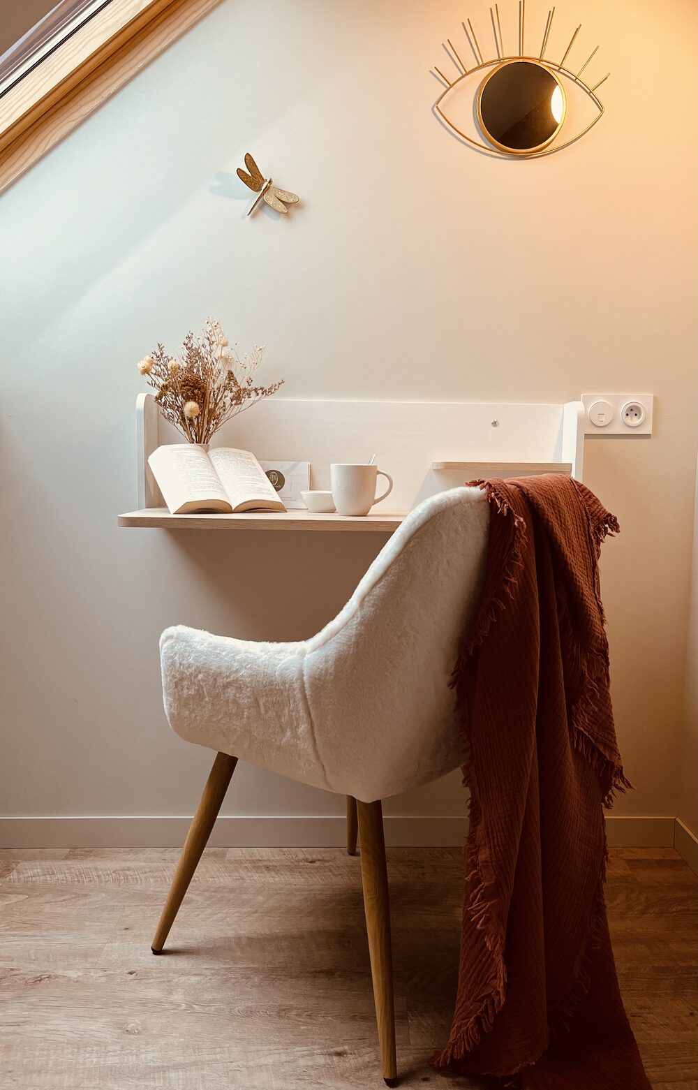 Coin Bureau Izoë La Douce Halte - chambre d'hôtes - Mayenne 53